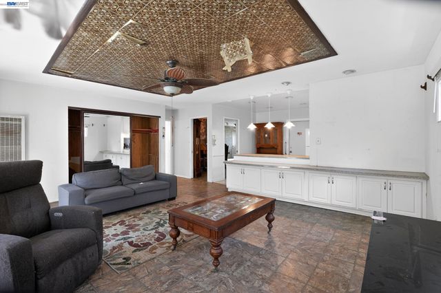 237 Goodwin St, Hayward, CA 94544