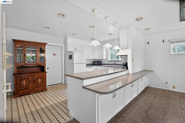 237 Goodwin St, Hayward, CA 94544