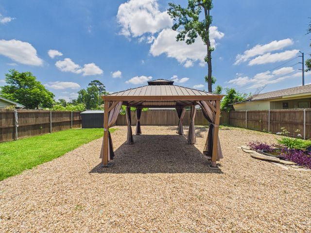 9214 Firnat Street, Houston, TX 77016