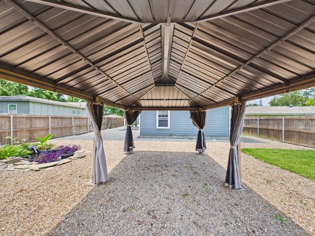 9214 Firnat Street, Houston, TX 77016