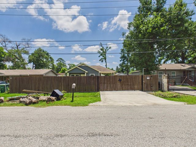 9214 Firnat Street, Houston, TX 77016