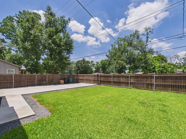 9214 Firnat Street, Houston, TX 77016