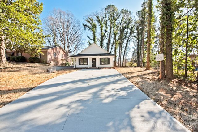 1209 Rogers Lake Road, Kannapolis, NC 28081