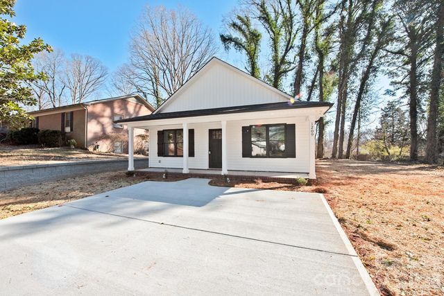 1209 Rogers Lake Road, Kannapolis, NC 28081