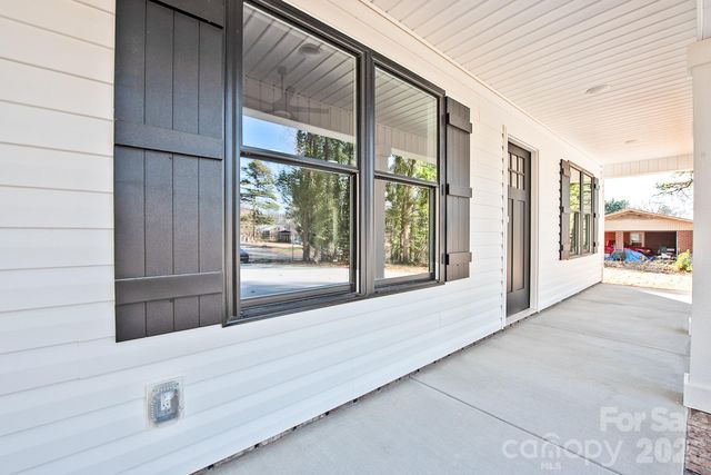 1209 Rogers Lake Road, Kannapolis, NC 28081