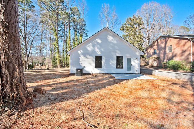 1209 Rogers Lake Road, Kannapolis, NC 28081