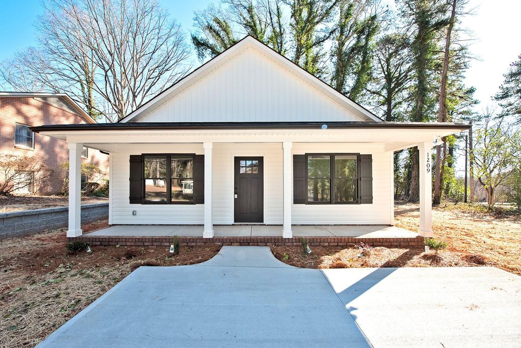 1209 Rogers Lake Road, Kannapolis, NC 28081