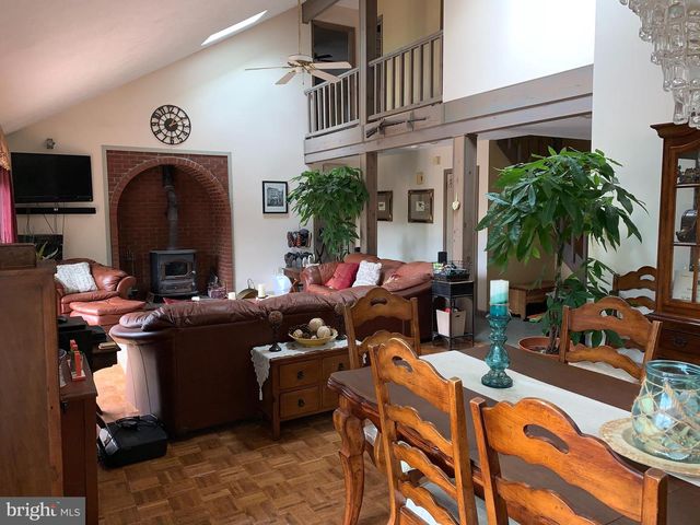 3205 ELY CT, Bushkill, PA 18324