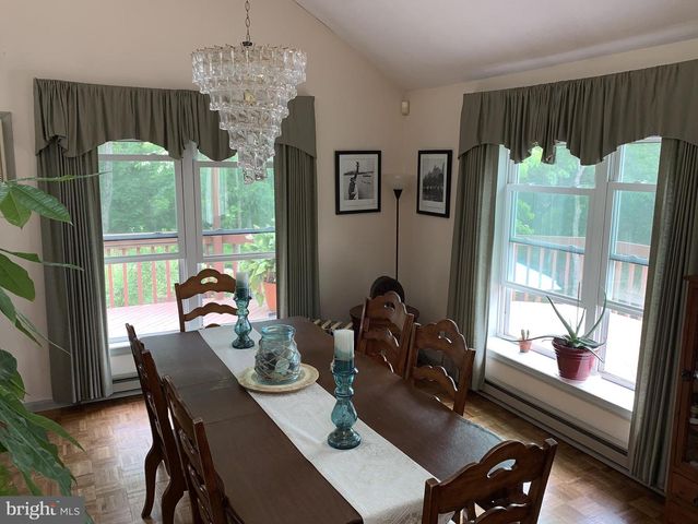 3205 ELY CT, Bushkill, PA 18324