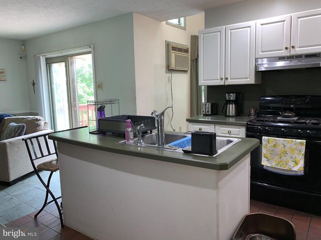 3205 ELY CT, Bushkill, PA 18324