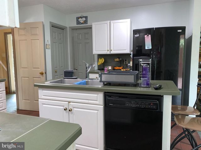 3205 ELY CT, Bushkill, PA 18324