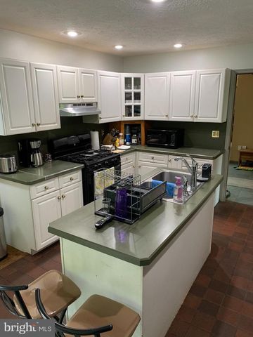 3205 ELY CT, Bushkill, PA 18324