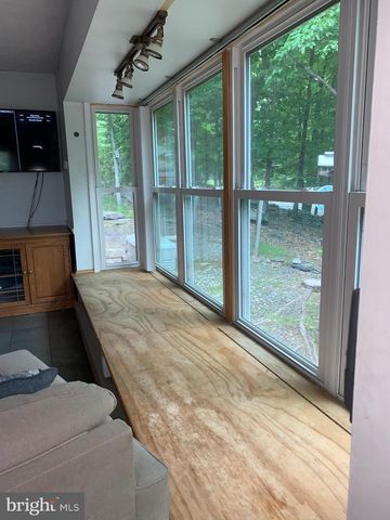 3205 ELY CT, Bushkill, PA 18324