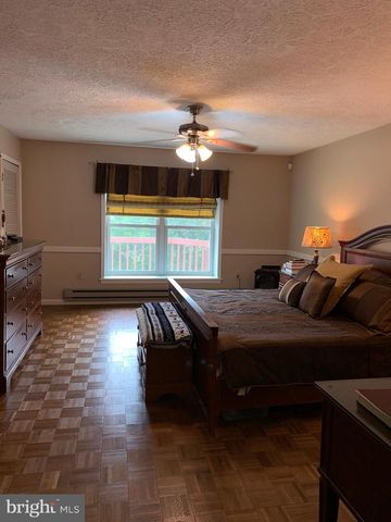 3205 ELY CT, Bushkill, PA 18324