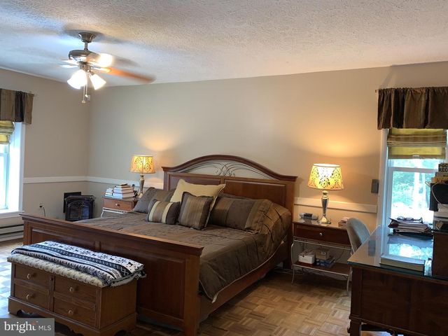 3205 ELY CT, Bushkill, PA 18324