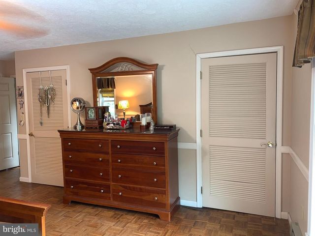 3205 ELY CT, Bushkill, PA 18324