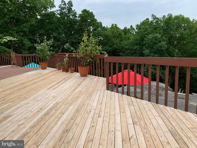 3205 ELY CT, Bushkill, PA 18324