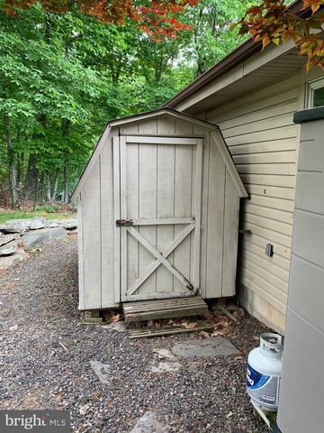 3205 ELY CT, Bushkill, PA 18324