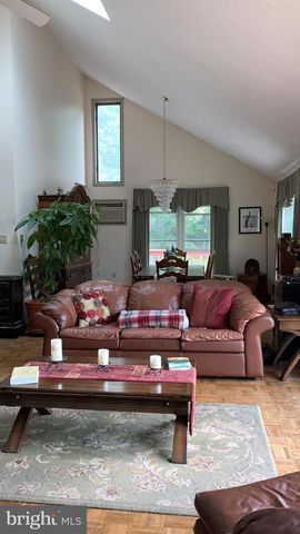 3205 ELY CT, Bushkill, PA 18324