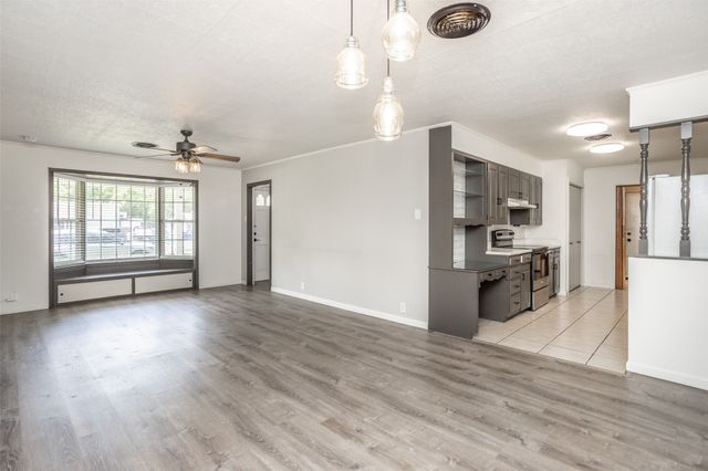 215 E Tennie Street, Gainesville, TX 76240