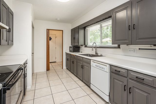 215 E Tennie Street, Gainesville, TX 76240