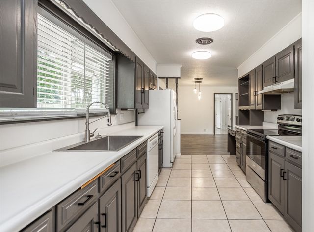 215 E Tennie Street, Gainesville, TX 76240