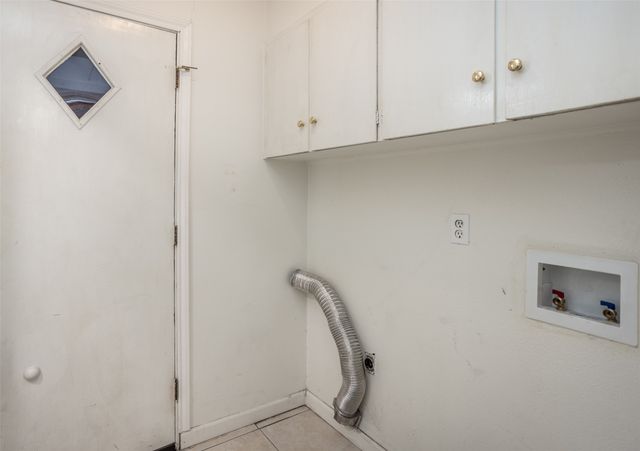 215 E Tennie Street, Gainesville, TX 76240