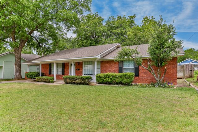 215 E Tennie Street, Gainesville, TX 76240