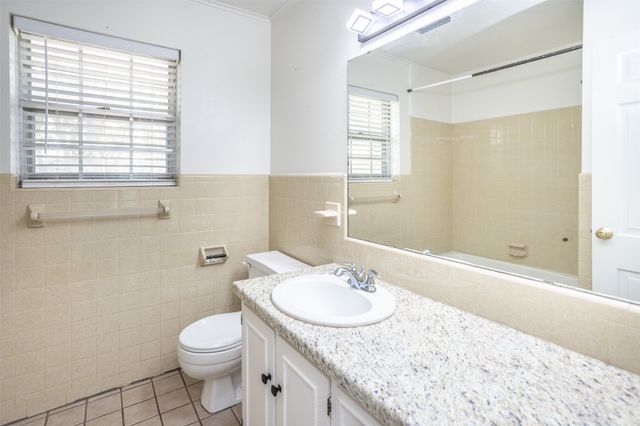 215 E Tennie Street, Gainesville, TX 76240