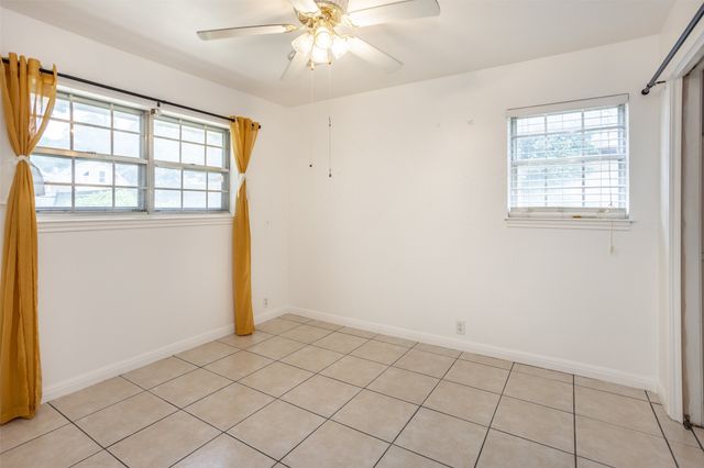215 E Tennie Street, Gainesville, TX 76240