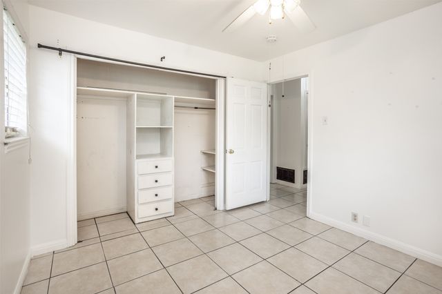 215 E Tennie Street, Gainesville, TX 76240