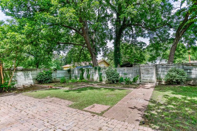 215 E Tennie Street, Gainesville, TX 76240