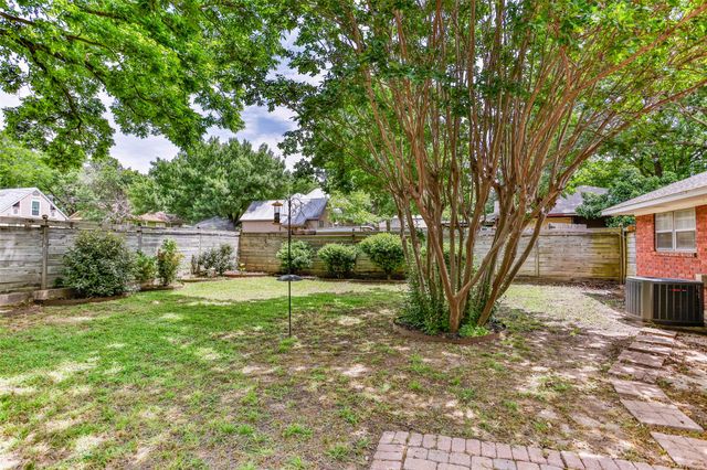 215 E Tennie Street, Gainesville, TX 76240