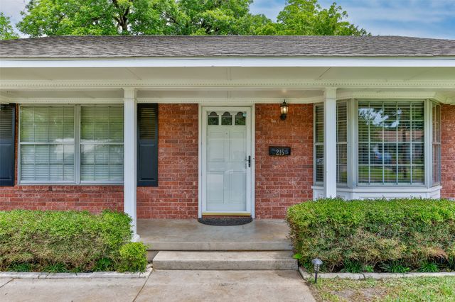 215 E Tennie Street, Gainesville, TX 76240