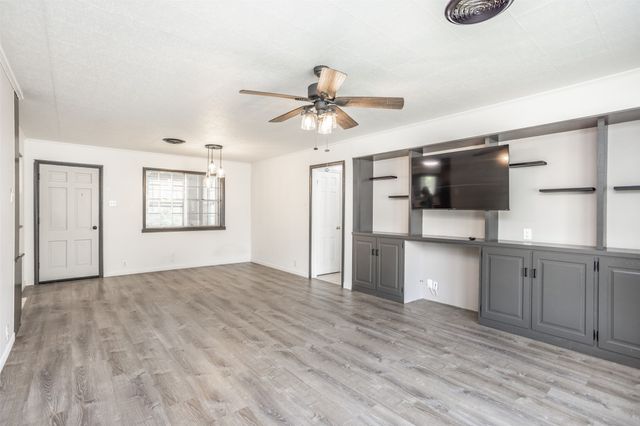 215 E Tennie Street, Gainesville, TX 76240