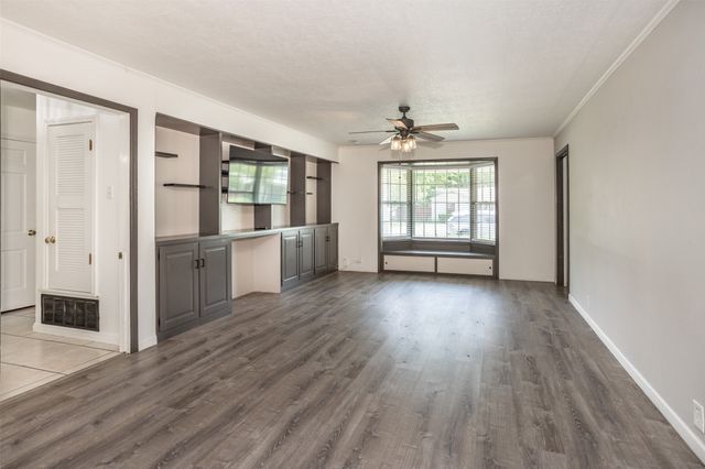 215 E Tennie Street, Gainesville, TX 76240