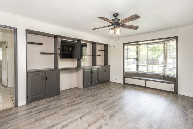 215 E Tennie Street, Gainesville, TX 76240