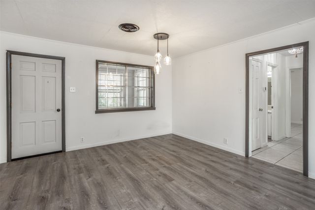 215 E Tennie Street, Gainesville, TX 76240