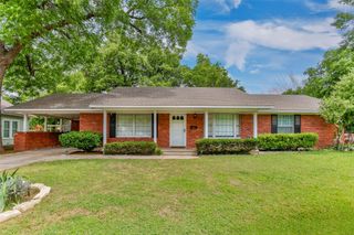 215 E Tennie Street, Gainesville, TX 76240