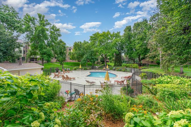 7520 Cahill Road 203A, Edina, MN 55439