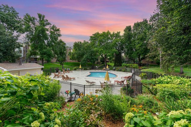 7520 Cahill Road 203A, Edina, MN 55439