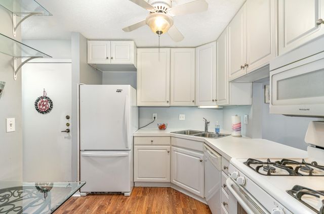7520 Cahill Road 203A, Edina, MN 55439