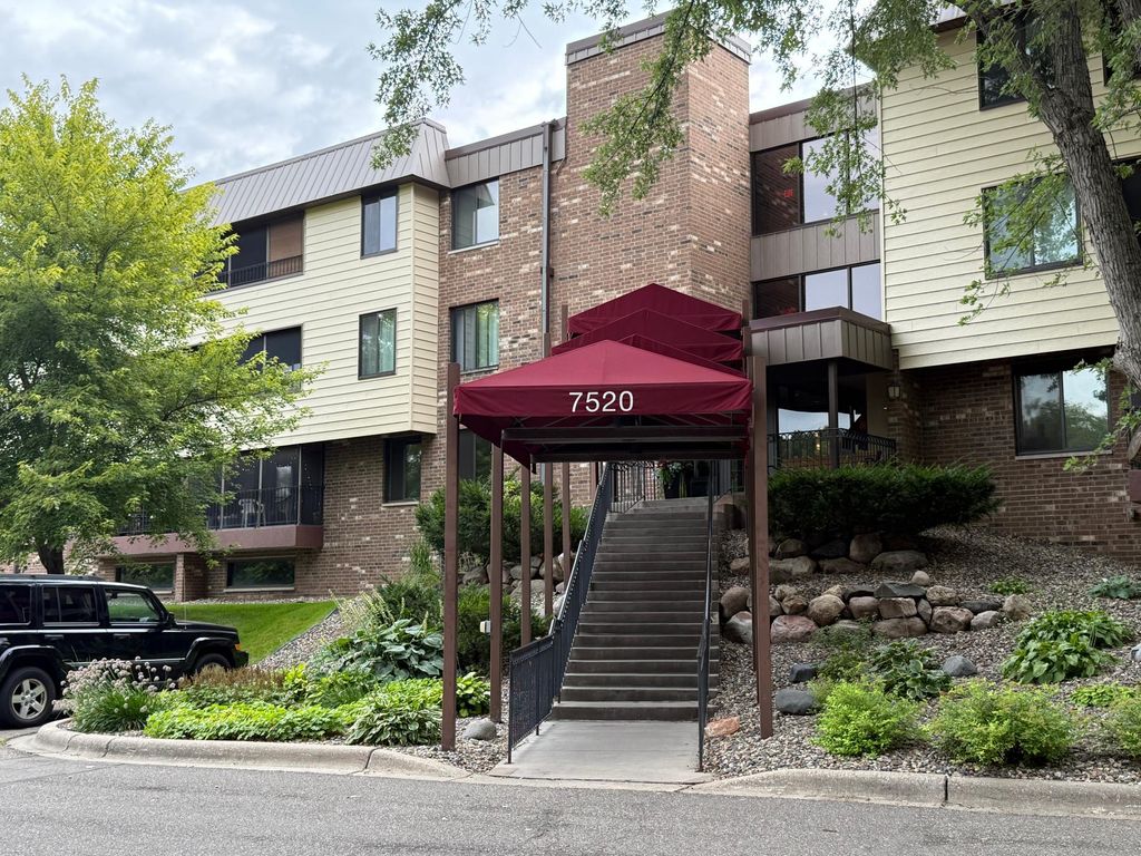 7520 Cahill Road 203A, Edina, MN 55439