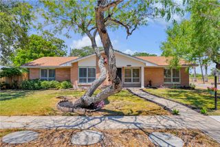 402 Pennington Dr, Corpus Christi, TX 78412