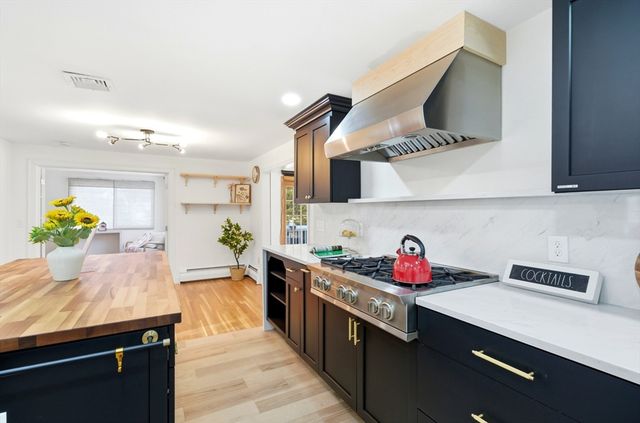 8 Phinney Rd, Lexington, MA 02421