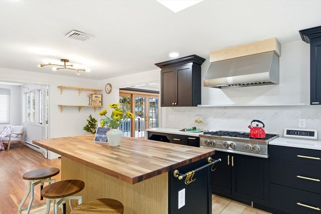 8 Phinney Rd, Lexington, MA 02421