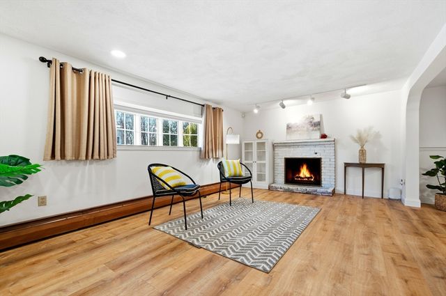 8 Phinney Rd, Lexington, MA 02421