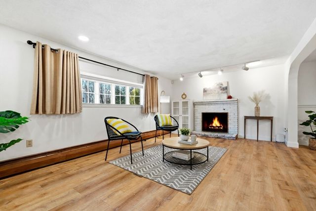 8 Phinney Rd, Lexington, MA 02421