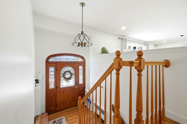8 Phinney Rd, Lexington, MA 02421