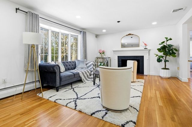 8 Phinney Rd, Lexington, MA 02421